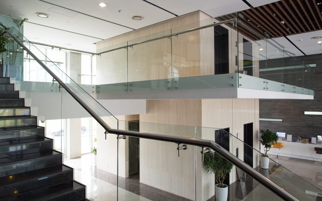 Który rodzaj szkła najlepiej sprawdzi się na balustrady wewnętrzne?